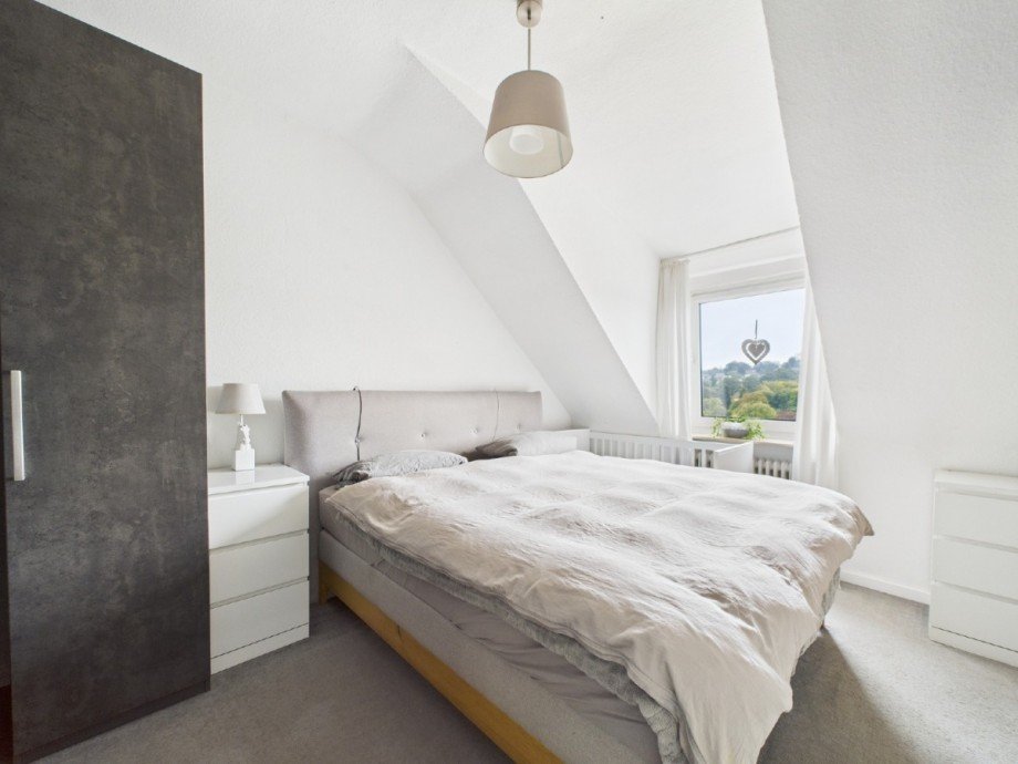 Schlafzimmer Dachgeschosswohnung Sprockh�vel