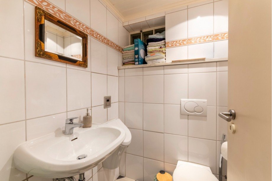 G�ste-WC (UG) Haus Sprockh�vel