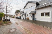 Bild (246aec1ba4ebdc6281839221f7b180ef): Neuwertige Doppelhaush�lfte in Sprockh�vel zu vermieten.