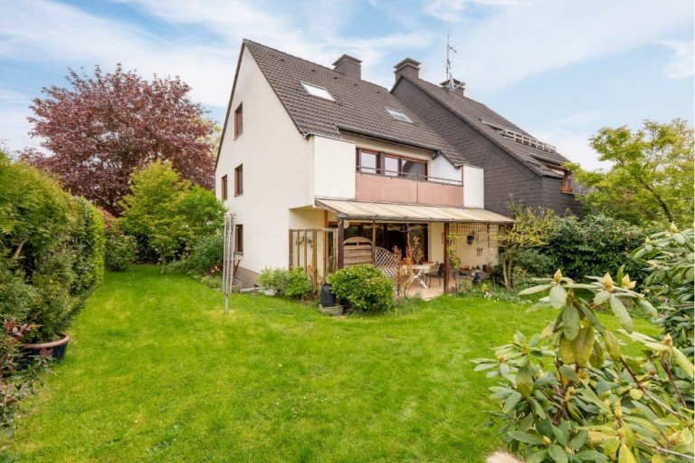 Hausansicht Witten Doppelhaush�lfte Gro�z�gige Doppelhaush�lfte mit Einliegerwohnung in ruhiger Wohnsiedlung von Witten