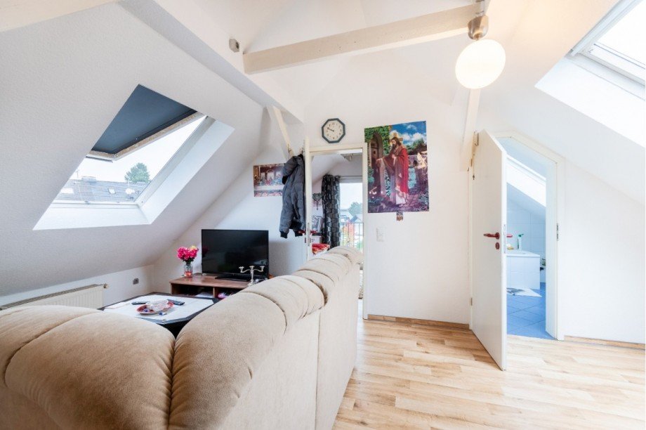 Wohnzimmer DG Mehrfamilienhaus Sprockh�vel