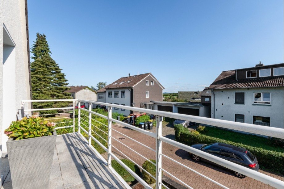Balkon Stra�enseite Einfamilienhaus Sprockh�vel