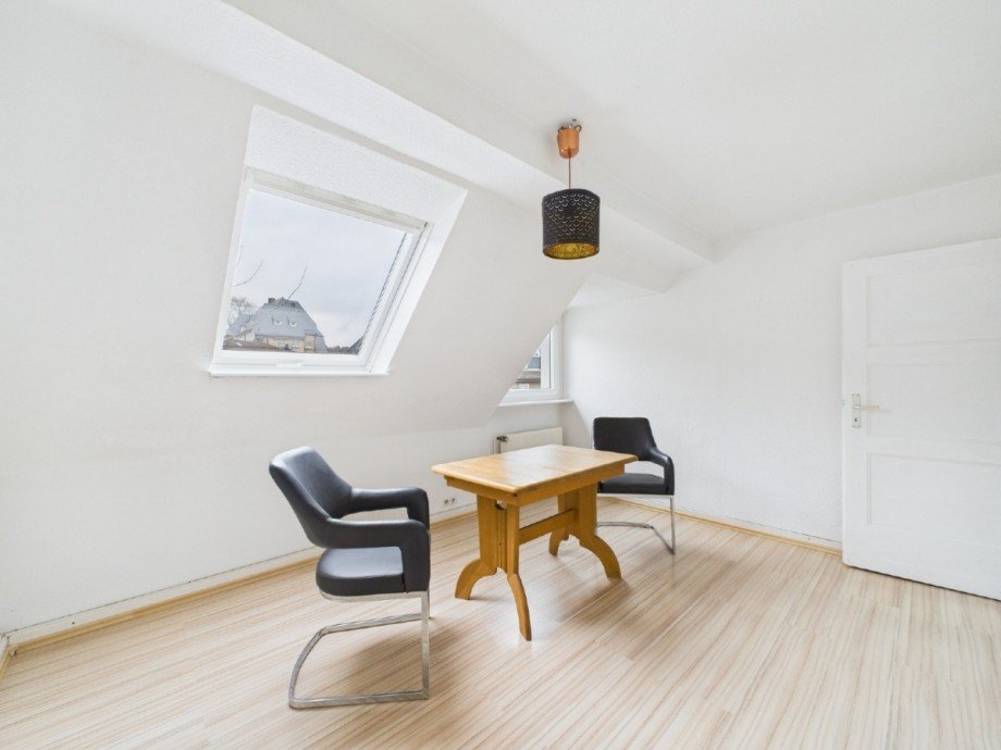 Wohnzimmer DG1 Mehrfamilienhaus Wuppertal