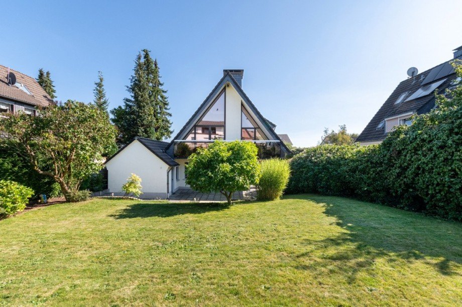 Hausansicht Gartenseite Einfamilienhaus Sprockh�vel