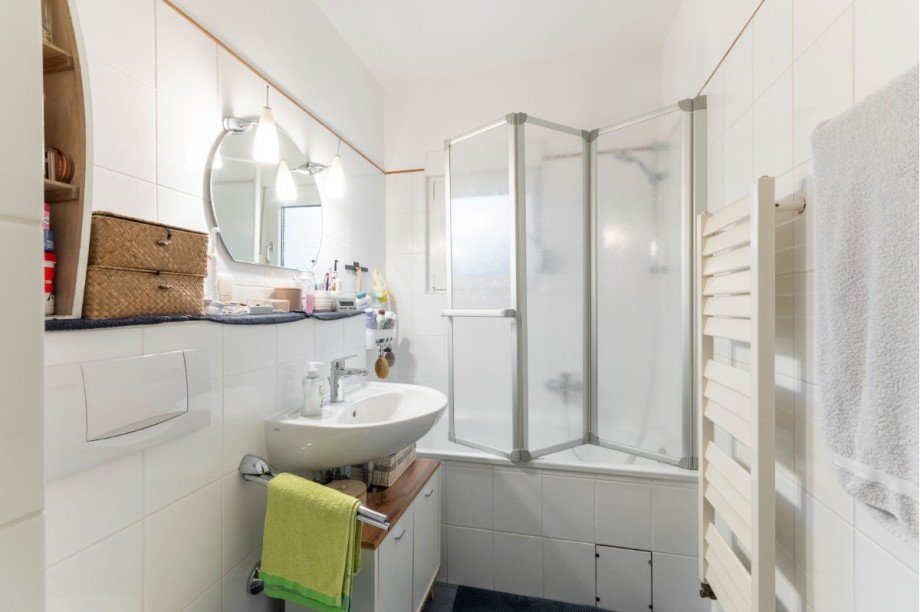 Badezimmer EG Mehrfamilienhaus Sprockh�vel