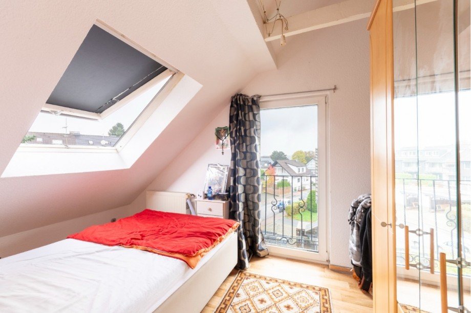 Schlafzimmer DG Mehrfamilienhaus Sprockh�vel
