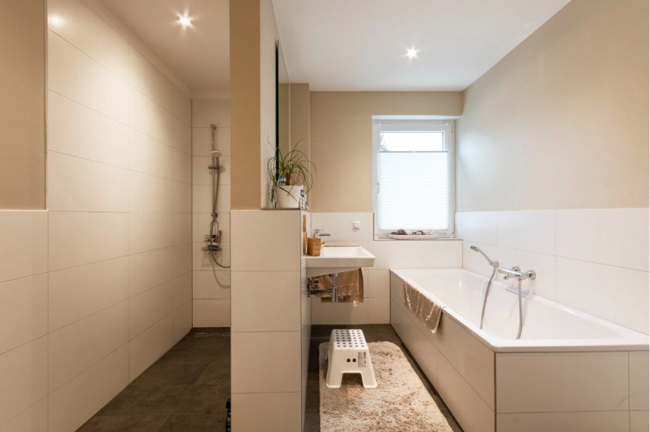 Badezimmer Doppelhaush�lfte Sprockh�vel