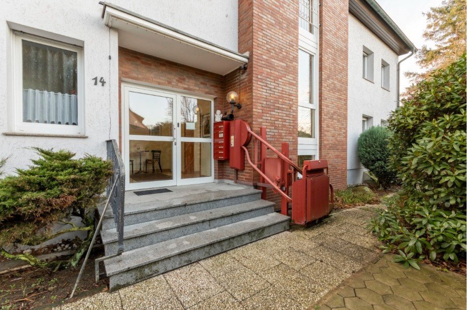 Hauseingang Mehrfamilienhaus Sprockh�vel