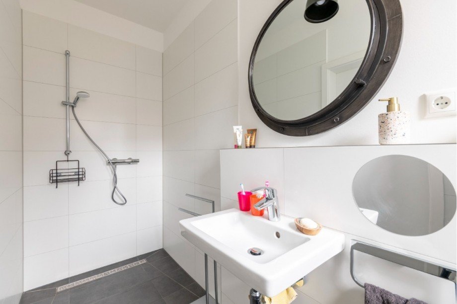G�ste-WC Doppelhaush�lfte Sprockh�vel