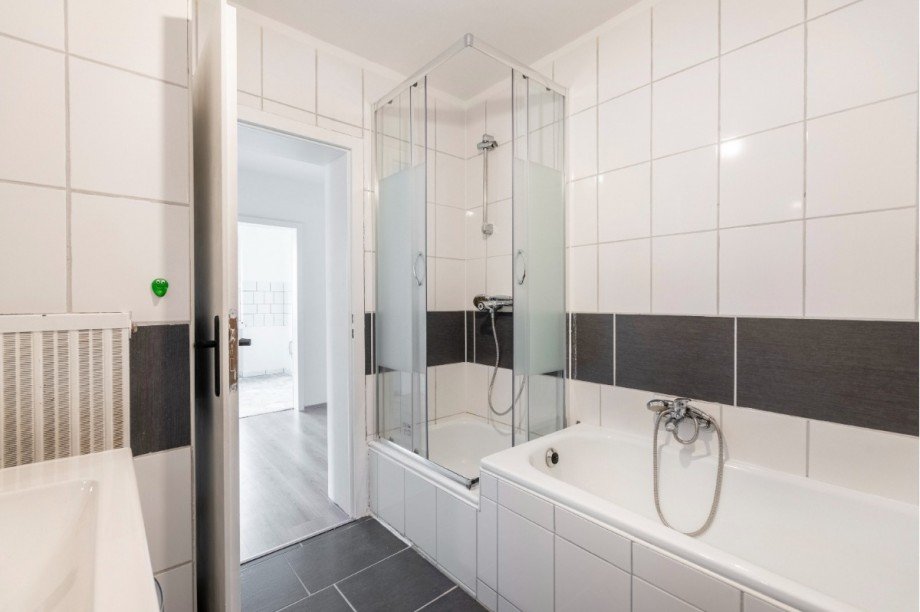 Badezimmer OG Doppelhaush�lfte Witten